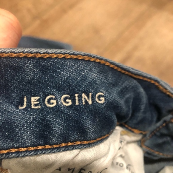 American Eagle Super Stretch Jegging. Women/Teen Size 0 Regular - Picture 4 of 5